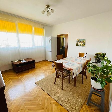 Sunny Cozy Flat In The Centre, Close To Beach, 4 Rooms, 105Sqm Varna Esterno foto
